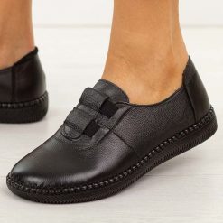 Czarne skórzane półbuty damskie Potocki 15315. Czarne półbuty damskie POTOCKI, na jesień, bez wzorów, z jeansu, casualowe, z okrągłym noskiem, bez obcasa, na płaskiej podeszwie, bez zapięcia. Za 219.00 zł.