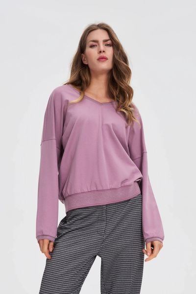 Bluza z bawełny różowa. Czerwone bluzy damskie MOODO, l, bez wzorów, z bawełny, bez ramiączek, bez kaptura. W wyprzedaży za 34.99 zł.