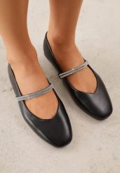 Czarne Wsuwane Balerinki z Ozdobnym Paskiem z Cyrkoniami Rola. Czarne balerinki damskie Born2be, z aplikacjami, eleganckie, bez obcasa, bez zapięcia. Za 49.99 zł.