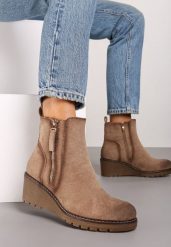 Ciemnobeżowe Botki na Koturnie z Ozdobnym Suwakiem Berisora. Brązowe botki damskie Born2be, bez wzorów, eleganckie, bez obcasa, na koturnie, bez zapięcia. Za 139.99 zł.