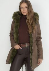 Ciemnozielona Kurtka Parka z Futrzanym Kapturem Asazi. Zielone kurtki damskie Born2be, na jesień, l, bez wzorów, z futra. Za 279.99 zł.
