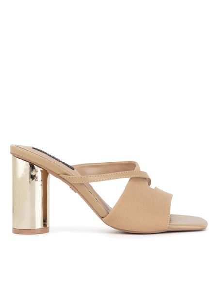 Nine West Klapki WSS21562-01 Beżowy. Brązowe klapki damskie Nine West, bez wzorów, z materiału, bez obcasa, bez zapięcia. Za 119.99 zł.