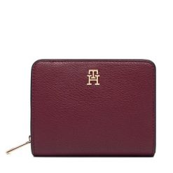 Portfel Tommy Hilfiger. Czerwone portfele damskie Tommy Hilfiger. Za 249.99 zł.