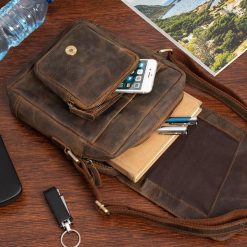 Torba męska skórzana na ramię mała listonoszka brązowa nubuk Beltimore S12. Brązowe torby na ramię męskie z nubiku, na ramię, małe. Za 239.90 zł.