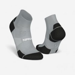 Skarpetki do biegania Kiprun Run 900 średnie cienkie. Niebieskie skarpety męskie KIPRUN, bez wzorów, z materiału. Za 19.99 zł.
