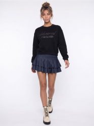 Bluza crewneck z bawełną i ozdobną aplikacją - czarny. Czarne bluzy damskie Sinsay, l, z aplikacjami, z bawełny, bez ramiączek, bez kaptura. Za 49.99 zł.