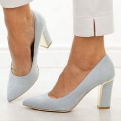 Błękitne zamsz Polskie czółenka damskie Suzana 852. Niebieskie czółenka damskie Suzana, na jesień, bez wzorów, z zamszu, eleganckie, bez obcasa, na słupku, bez zapięcia. Za 249.00 zł.