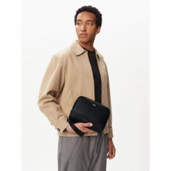 Saszetka Tommy Hilfiger. Czarne saszetki i nerki męskie Tommy Hilfiger, bez wzorów. Za 329.99 zł.