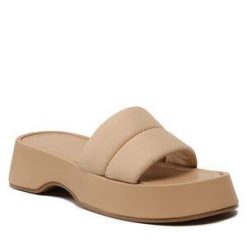 Klapki DeeZee. Brązowe klapki damskie DeeZee, bez wzorów, bez obcasa, bez zapięcia. Za 199.99 zł.
