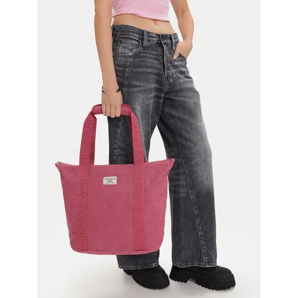 Torebka Guess Jeans. Czerwone shopperki damskie Guess Jeans, z aplikacjami, z jeansu, bez dodatków. Za 103.99 zł.