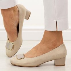 Złote czółenka damskie na obcasie M.Daszyński Sa210-8. Żółte czółenka damskie M.Daszyński, na jesień, bez wzorów, ze skóry, eleganckie, z okrągłym noskiem, bez obcasa, na obcasie, bez zapięcia. Za 189.00 zł.