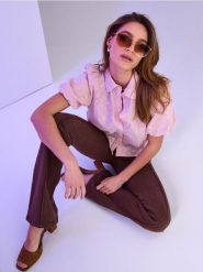 Jeansy bootcut flare ze średnim stanem i ozdobnym przeszyciem - brązowy. Brązowe jeansy damskie Sinsay, bez wzorów, z jeansu. Za 69.99 zł.