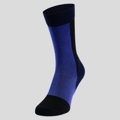 Skarpety trekkingowe Performance Wool ODLO. Czarne skarpetki damskie ODLO, bez wzorów, z materiału. Za 124.55 zł.
