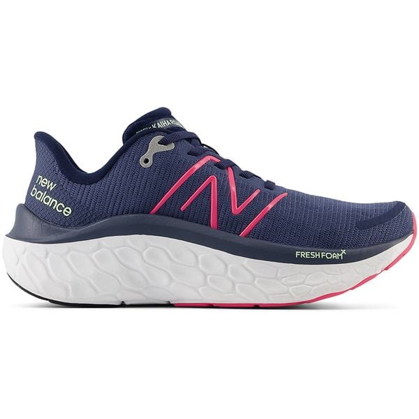 Buty damskie New Balance Fresh Foam Kaiha Road WKAIRCI1 – granatowe. Niebieskie obuwie sportowe damskie New Balance, bez wzorów, z gumy, bez zapięcia, do biegania. Za 399.99 zł.