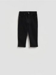 Jeansy capri - czarny. Czarne jeansy damskie Reserved, bez wzorów, z bawełny. Za 99.99 zł.