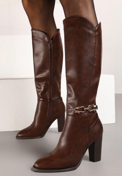 Brązowe Kozaki na Słupku z Minimalistyczną Klamerką Vortifra. Brązowe kozaki damskie Born2be, na jesień, bez wzorów, z jeansu, przed kolano, bez obcasa, na obcasie, bez zapięcia. Za 139.99 zł.