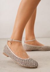 Jasnobeżowe Siateczkowe Balerinki z Wkładką ze Skóry Naturalnej Ozdobione Aplikacją Adriarissa. Brązowe balerinki damskie Born2be, na lato, z aplikacjami, ze skóry, biznesowe, bez obcasa, bez zapięcia. Za 69.99 zł.