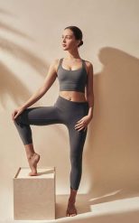 Legginsy do jogi Moonholi Yoggings 7/8. Szare legginsy damskie MOONHOLI, bez wzorów, z elastanu. Za 229.99 zł.