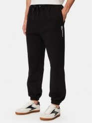 Karl Lagerfeld Jeans Spodnie dresowe B3M10014 Czarny Slim Fit. Czarne spodnie sportowe męskie Karl Lagerfeld Jeans, m, bez wzorów, z bawełny. Za 429.99 zł.
