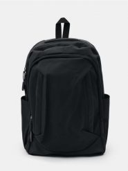 Plecak podróżny z kieszenią na laptopa - czarny. Czarne plecaki męskie Sinsay, bez wzorów. Za 59.99 zł.