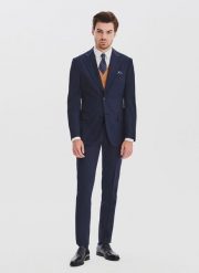 PAKO LORENTE - Garnitur męski w subtelną kratę. Niebieskie garnitury męskie Pako Lorente, m, bez wzorów, z poliesteru, biznesowe. Za 2,499.98 zł.