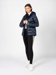 Champion Kurtka "Down Jacket" | 115750 | Kobieta | Granatowy. Niebieskie kurtki sportowe damskie Champion, xs, bez wzorów, z poliesteru, bez ramiączek, bez kaptura. W wyprzedaży za 259.00 zł.