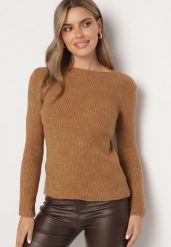 Brązowy Sweter w Klasycznym Stylu z Dekoltem w Łódkę Zinvirra. Brązowe swetry nierozpinane damskie Born2be, na zimę, m, bez wzorów, klasyczne, bez kołnierzyka, bez ramiączek. Za 74.99 zł.