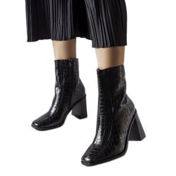 Czarne botki z imitacją skóry krokodyla Belluci. Czarne botki damskie na zimę, bez wzorów, z materiału, eleganckie, za kostkę, bez obcasa, na obcasie, bez zapięcia. Za 86.08 zł.