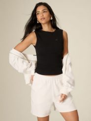 4F Top slim z prążkowanej dzianiny damski - czarny M. Czarne topy damskie 4F, m, bez wzorów, z bawełny, bez kołnierzyka, bez ramiączek. Za 59.99 zł.