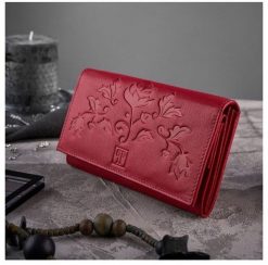 Portfel damski skórzany T-45-RD i brelok do kluczy T-88-BL/RD zestaw prezentowy czerwony Paolo Peruzzi ZUP-107-RD. Czerwone portfele damskie Paolo Peruzzi. Za 139.41 zł.