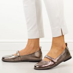 Skórzane gun baleriny damskie Filippo Dp7742/26. Szare balerinki damskie Filippo, na lato, bez wzorów, z jeansu, biznesowe, z okrągłym noskiem, bez obcasa, na płaskiej podeszwie, bez zapięcia. Za 219.00 zł.