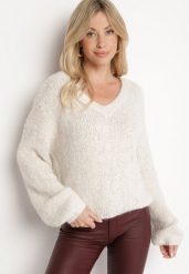 Jasnobeżowy Sweter z Wełną i Rozszerzanymi Rękawami Sinara. Brązowe swetry nierozpinane damskie Born2be, bez wzorów, z wełny, biznesowe, bez kołnierzyka, bez ramiączek. Za 149.99 zł.