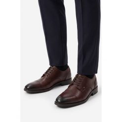 Półbuty GINO ROSSI. Brązowe buty wizytowe męskie Gino Rossi, bez wzorów, bez obcasa, bez zapięcia. Za 449.99 zł.