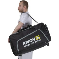 Torba sportowa duo z funkcją plecaka Kwon Los Angeles. Czarne torby sportowe męskie KWON, bez wzorów, z materiału, z nadrukiem. Za 382.00 zł.