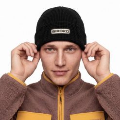 Czapka trekkingowa z dzianiny Siroko Sequoia Black. Czarne czapki damskie SIROKO, bez wzorów, z dzianiny. Za 126.00 zł.