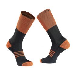 Skarpety rowerowe męskie Northwave Extreme Pro High. Czarne skarpety męskie Northwave, bez wzorów. Za 79.99 zł.