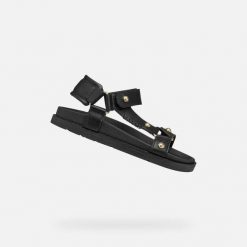 Sandały GEOX J SANDAL FOAMMENTERA Czarny. Czarne sandały damskie Geox, bez wzorów, z syntetyku, bez obcasa, bez zapięcia. Za 254.99 zł.