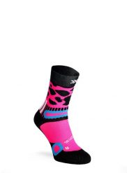 Skarpety turystyczne X-Socks Hike Discover Crew. Czerwone skarpety męskie X-Socks, bez wzorów, z materiału. Za 102.29 zł.