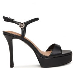 Sandały Guess. Czarne sandały damskie Guess, z aplikacjami, bez obcasa, na szpilce, bez zapięcia. Za 719.99 zł.