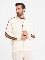 Męska bluza dresowa z wysokim kołnierzem i lampasami kremowa V3 OM-SSZP-0219 S. Białe bluzy męskie Ombre, m, bez wzorów, z dresówki, bez ramiączek, bez kaptura. Za 363.08 zł.