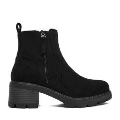 Botki Clara Barson. Czarne botki damskie Clara Barson, bez wzorów, bez obcasa, na słupku, bez zapięcia. Za 159.99 zł.