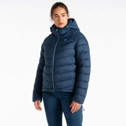 Kurtka turystyczna damska Mountain Series pikowana. Niebieskie kurtki sportowe damskie Dare 2B, bez wzorów, z poliamidu, bez ramiączek, bez kaptura, trekkingowe. W wyprzedaży za 349.99 zł.