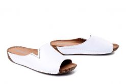 ARTIKER RELAKS 58C3223 biały, klapki damskie. Białe klapki damskie Artiker Relaks, na lato, bez wzorów, ze skóry, bez obcasa, na koturnie, bez zapięcia. Za 184.90 zł.