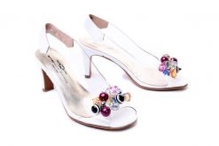 BRENDA ZARO T4027 white, sandały damskie. Białe sandały damskie Brenda Zaro, bez wzorów, z gumy, bez obcasa, na obcasie, bez zapięcia. Za 234.95 zł.