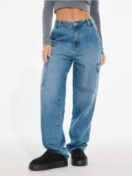 Jeansy cargo z wysokim stanem - niebieski. Niebieskie jeansy damskie Sinsay, bez wzorów, z jeansu, z podwyższonym stanem. Za 59.99 zł.