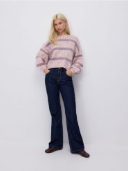 Wzorzysty sweter - wielobarwny. Swetry nierozpinane damskie Reserved, l, bez wzorów, z dzianiny, bez kołnierzyka, bez ramiączek. Za 129.99 zł.