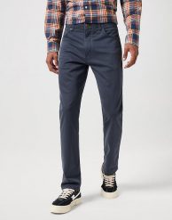 WRANGLER LARSTON MĘSKIE SPODNIE JEANSOWE JEANSY DŻINSY DARK NAVY W18S018200 112350798. Niebieskie eleganckie spodnie męskie Wrangler, bez wzorów, z bawełny. Za 229.99 zł.