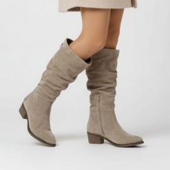 Kozaki damskie Rieker, z marszczoną cholewką skórzaną na klocku, beżowe, 73159-60. Brązowe kozaki damskie Rieker, na zimę, bez wzorów, bez obcasa, na obcasie, bez zapięcia. Za 479.00 zł.