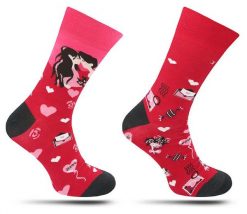 Skarpetki Walentynkowe, Asymetryczne dla Par, w Serca, Love -MORE, Dwie Różne Skarpetki, Męskie. Czerwone skarpety męskie More, bez wzorów, z bawełny. Za 24.90 zł.