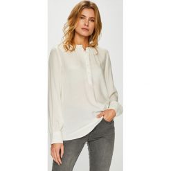 Only - Bluzka Fanny. Białe bluzki damskie ONLY, bez wzorów, z tkaniny, casualowe, bez kołnierzyka, bez ramiączek. W wyprzedaży za 59.90 zł.